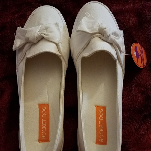 white canvas flats